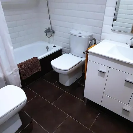 Apartment En Con Piscina Comunitaria Y Terraza, A 10 Minutos De La Playa - Es-170-32 *